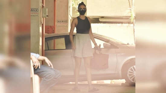 She teamed it with a pair of grey high-waist baggy shorts which looked extremely comfy. (Varinder Chawla) She teamed it with a pair of grey high-waist baggy shorts which looked extremely comfy. (Varinder Chawla)