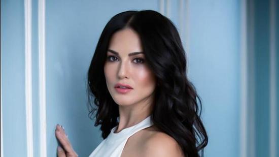 Actor Sunny Leone is currently shooting for next film in Kerala. Actor Sunny Leone is currently shooting for next film in Kerala.