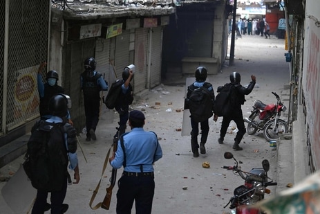 Riot policemen throw stones towards supporters of Tehreek-e-Labbaik Pakistan (TLP) party during a protest against the arrest of their leader as he was demanding the expulsion of the French ambassador over depictions of Prophet Muhammad, in Barakahu neighbourhood of Islamabad. (AFP) Riot policemen throw stones towards supporters of Tehreek-e-Labbaik Pakistan (TLP) party during a protest against the arrest of their leader as he was demanding the expulsion of the French ambassador over depictions of Prophet Muhammad, in Barakahu neighbourhood of Islamabad. (AFP)