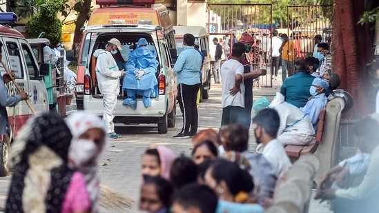 Ambulances carrying bodies of Covid-19 victims wait at the Nigambodh Ghat in New Delhi following a rise in the number of deaths.(PTI)