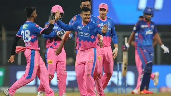 RR restricted DC to 147/8 in 20 overs. (IPL)