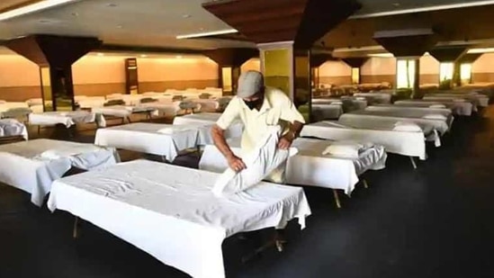 Bed occupancy rates in Mumbai have already crossed 80% with more than 98% of Intensive Care Units (ICUs) and ventilator beds fully occupied.(HT file photo) Bed occupancy rates in Mumbai have already crossed 80% with more than 98% of Intensive Care Units (ICUs) and ventilator beds fully occupied.(HT file photo)