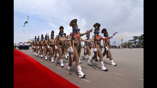 Police personnel taking part in district-level Himachal Day parade at the Ridge in Shimla on Thursday. (Deepak Sansta/HT) Police personnel taking part in district-level Himachal Day parade at the Ridge in Shimla on Thursday. (Deepak Sansta/HT)