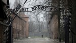 O "trabalho te liberta" (O trabalho liberta) é retratado no local do antigo campo de concentração e extermínio nazista alemão de Auschwitz, vazio devido às restrições do COVID-19.  (Foto de arquivo da Reuters para representação)