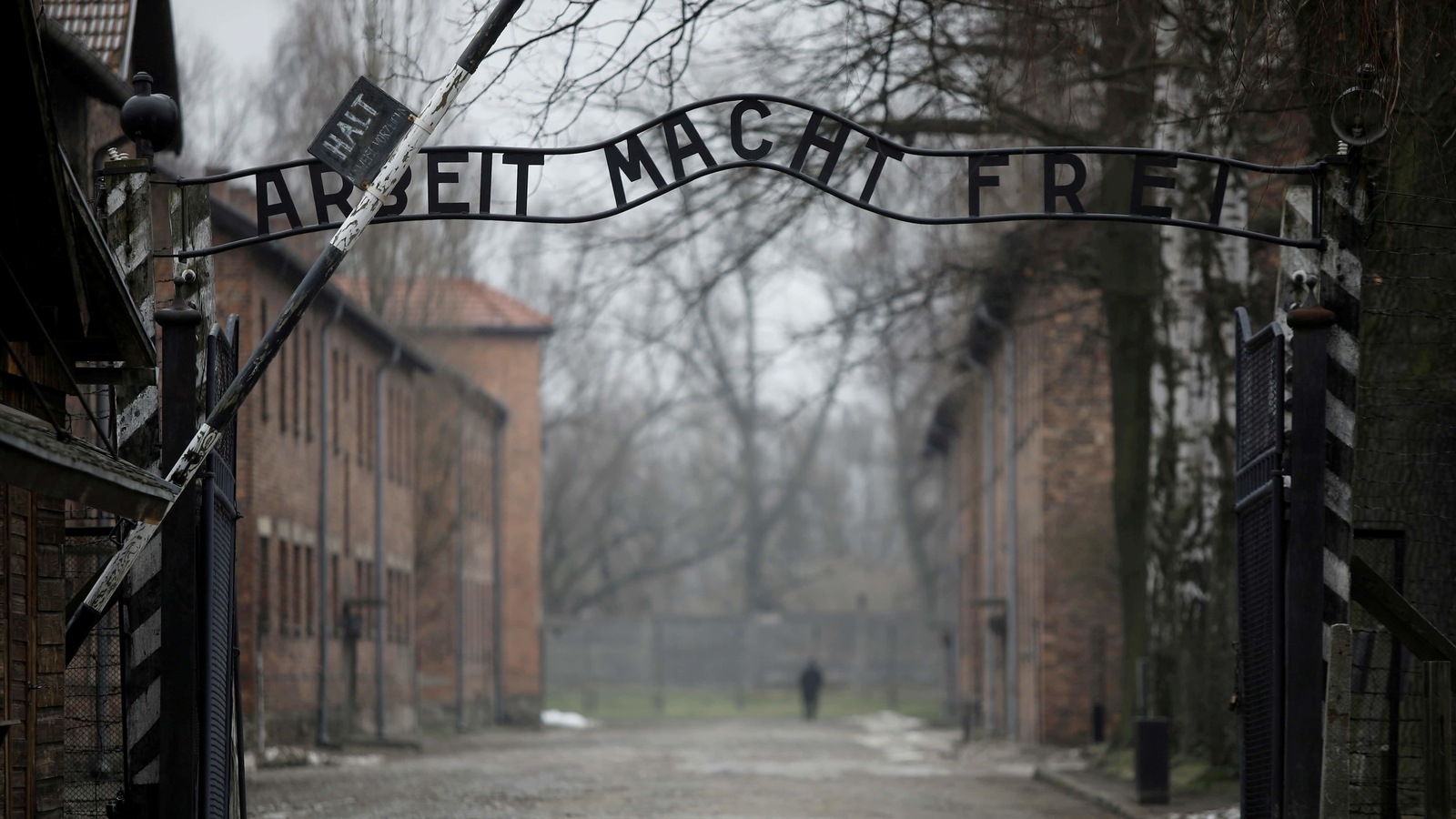 3 resign from Auschwitz museum board after right-wing leader's appointment