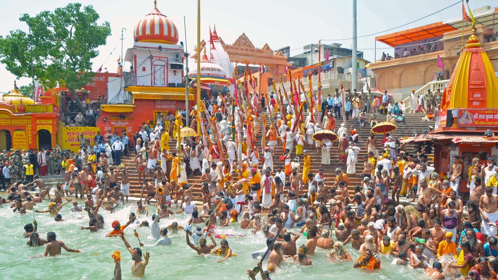 30 sadhus contract Covid-19 during Kumbh, others call for caution