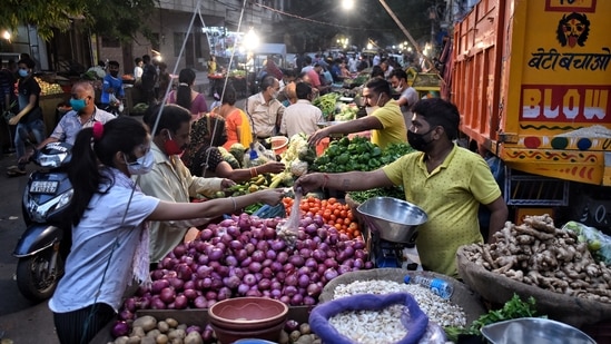 Ahead of Delhi weekend lockdown, people shopping for vegetables and groceries in Delhi. (Photo by Sanchit Khanna / Hindustan Times) Ahead of Delhi weekend lockdown, people shopping for vegetables and groceries in Delhi. (Photo by Sanchit Khanna / Hindustan Times)