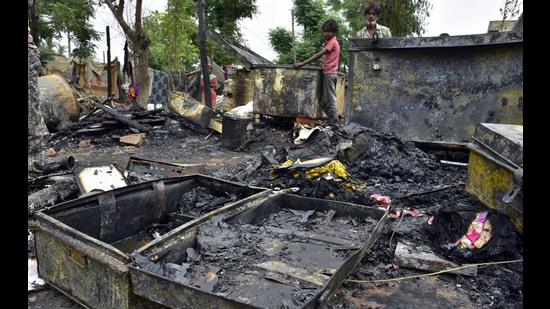 Four shanties were completely destroyed in the blaze. (Gurpreet Singh/HT)
