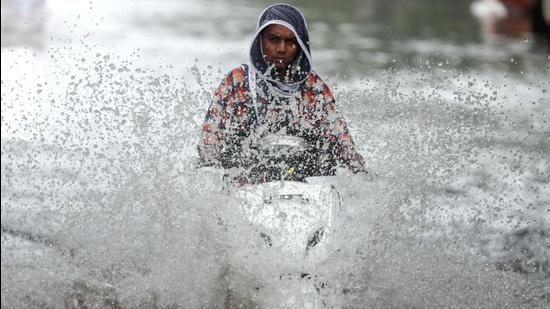 FILE PHOTO: A person rides a scooter through a waterlogged road during monsoon rain showers in Mumbai, India, June 4, 2020. REUTERS/Francis Mascarenhas/File Photo (REUTERS) FILE PHOTO: A person rides a scooter through a waterlogged road during monsoon rain showers in Mumbai, India, June 4, 2020. REUTERS/Francis Mascarenhas/File Photo (REUTERS)