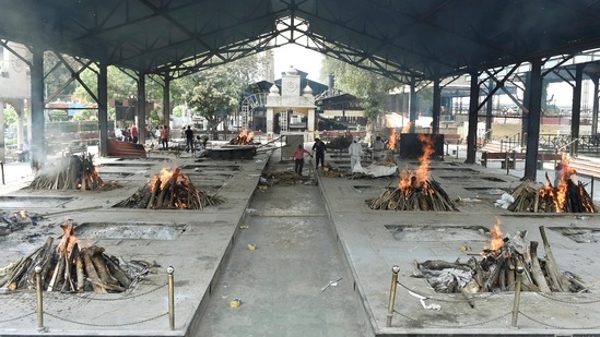 Funeral pyres at Nigambodh Ghat in New Delhi on Friday(PTI)
