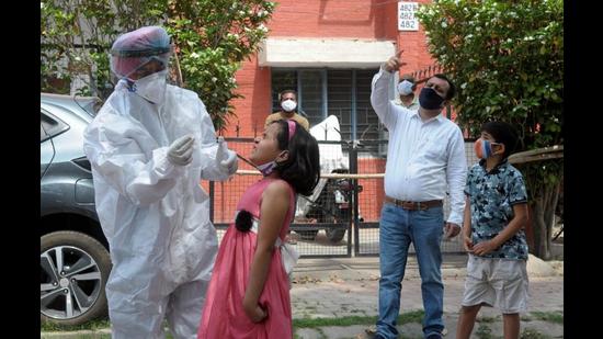 A health worker collecting swab samples for the Covid-19 test in a containment zone in Sector 29, Chandigarh, during a contact tracing drive. (Ravi Kumar/HT) A health worker collecting swab samples for the Covid-19 test in a containment zone in Sector 29, Chandigarh, during a contact tracing drive. (Ravi Kumar/HT)