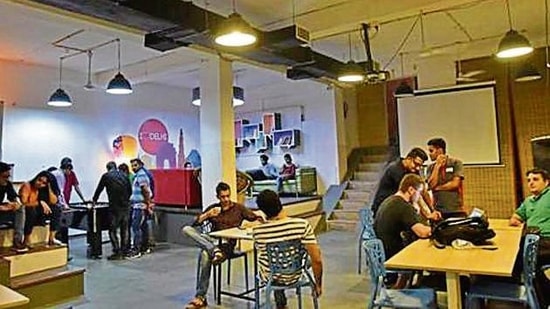 More firms may adopt a hybrid working model and include co-working spaces to give employees some flexibility.(Tribhuwan Sharma/ Hindustan Times) More firms may adopt a hybrid working model and include co-working spaces to give employees some flexibility.(Tribhuwan Sharma/ Hindustan Times)