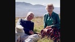 A imagem mostra a Rainha e o Príncipe Philip nesta foto tirada na Escócia pela Condessa de Wessex. (Instagram / @ theroyalfamily)