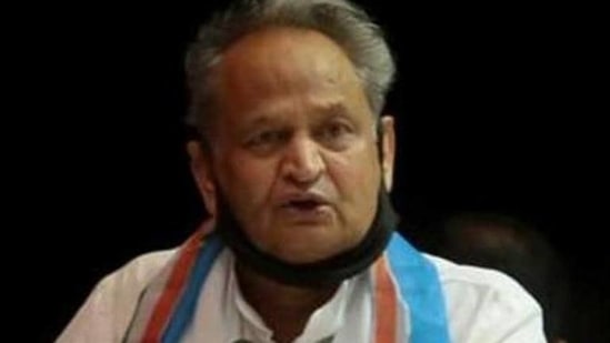 Ashok Gehlot said that like before, PM Narendra Modi should make regular contact with the Chief Ministers of the states to know the situation. Ashok Gehlot said that like before, PM Narendra Modi should make regular contact with the Chief Ministers of the states to know the situation.