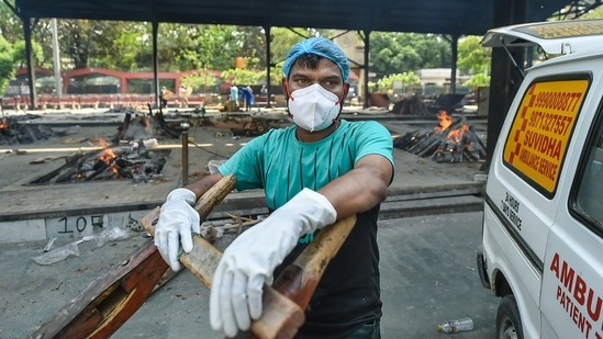 A family member after performing the cremation of a Covid-19 victim, at the Nigambodh Ghat in New Delhi in April 15. Meanwhile, authorities at the three civic bodies said that there were 21 facilities (crematoria and graveyards) where funerals of Covid-19 patients (confirmed and suspected both) were being carried. The facilities can collectively dispose around 400 bodies per day, said civic officials.(Arun Sharma / PTI)