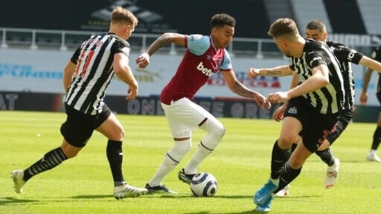 Jesse Lindgard, centre, runs at Matt Ritchie, left, and Paul Dummett, right, during the English Premier League soccer match between Newcastle United and West Ham United at St James' Park, Newcastle, England, (AP) Jesse Lindgard, centre, runs at Matt Ritchie, left, and Paul Dummett, right, during the English Premier League soccer match between Newcastle United and West Ham United at St James' Park, Newcastle, England, (AP)