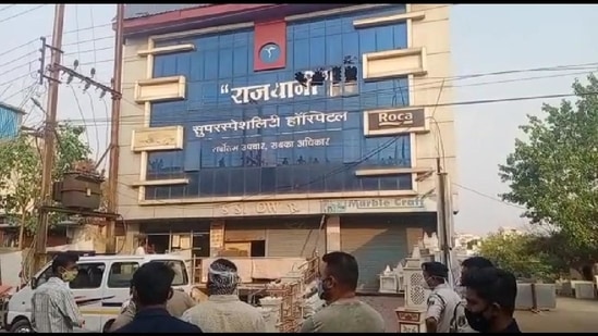 The incident took place in Raipur's Rajdhani hospital.(Screengrab) The incident took place in Raipur's Rajdhani hospital.(Screengrab)