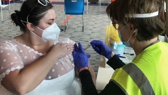 The image shows Sarah Studley taking the vaccine.(Twitter@umms)