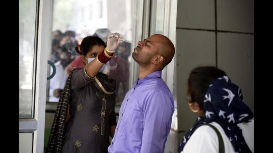 A man providing a swab sample for RT-PCR based Covid-19 testing at the Old Civil Hospital near MCG office, in Gurugram, on Sunday. (Parveen Kumar/HT) A man providing a swab sample for RT-PCR based Covid-19 testing at the Old Civil Hospital near MCG office, in Gurugram, on Sunday. (Parveen Kumar/HT)