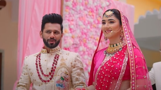 Rahul Vaidya and Disha Parmar in Madhanya music video. 