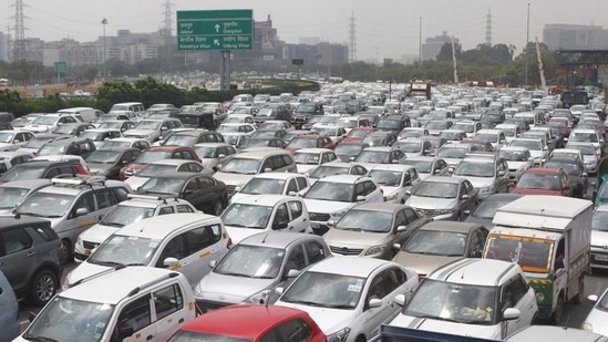 Representational: In early FY21, the Society of Indian Automobile Manufacturers expected sales of vehicles across segments to decline 25-45% because of lockdown measures. (Yogendra Kumar/HT PHOTO) Representational: In early FY21, the Society of Indian Automobile Manufacturers expected sales of vehicles across segments to decline 25-45% because of lockdown measures. (Yogendra Kumar/HT PHOTO)