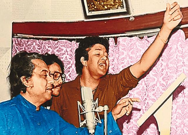 Anu with Kishore Kumar at the recording of the album Car Thief in 1986 Anu with Kishore Kumar at the recording of the album Car Thief in 1986