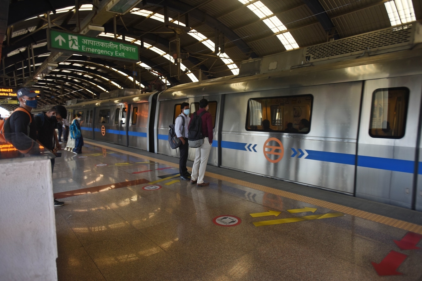 dmrc-releases-metro-schedule-during-delhi-lockdown-30-min-frequency