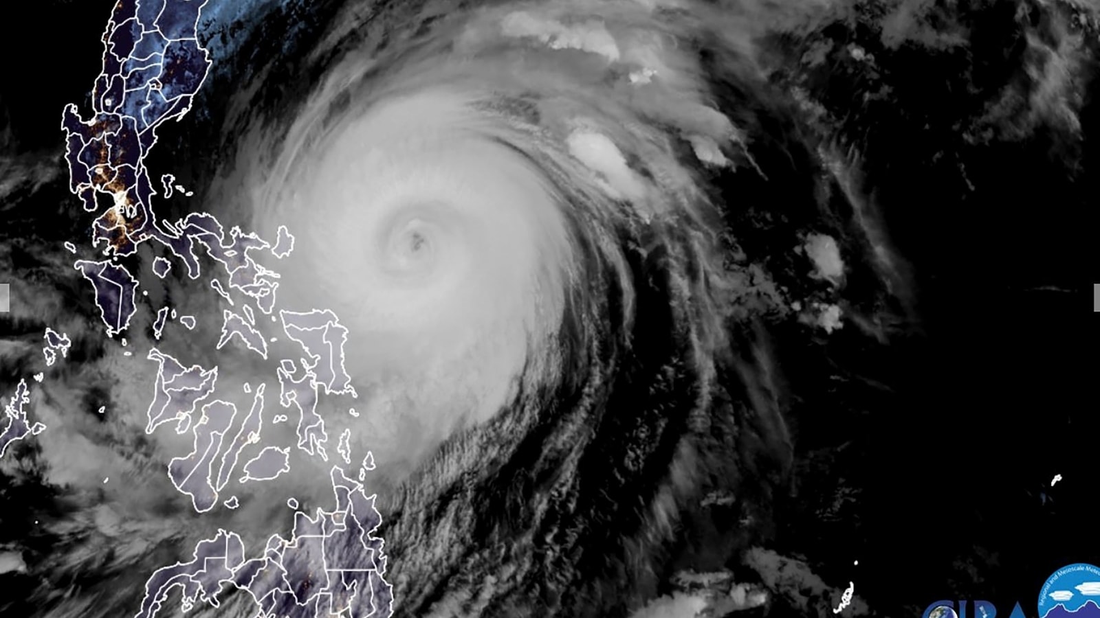 Approaching typhoon Surigae displaces 68,000 people in Philippines