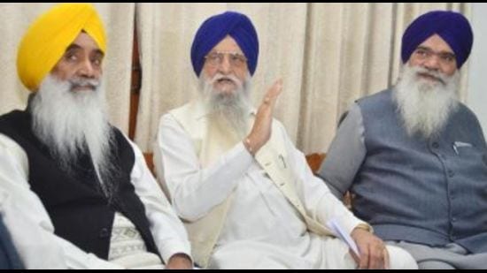 Former MP Ranjit Singh Brahmpura (centre) addressing a press conference in Amritsar in 2018.