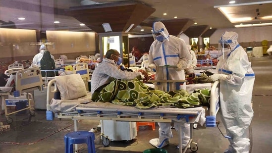 Representational: The hospitals put out information about availability of Covid-19 beds, but later denied patients saying no beds were available, as per the government's statement.(Ajay Aggarwal / HT Photo) Representational: The hospitals put out information about availability of Covid-19 beds, but later denied patients saying no beds were available, as per the government's statement.(Ajay Aggarwal / HT Photo)
