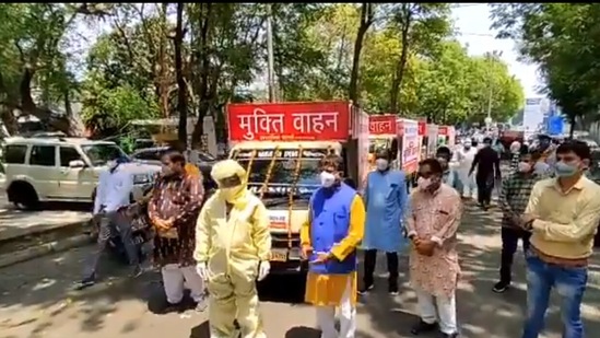 "Earlier, BJP leaders had worshipped an oxygen tanker in Indore and halted its passage for delivery of oxygen. Now, another leader is seen flagging off Shav Vahans," Madhya Pradesh Congress spokesman Narendra Saluja said. (Screenshot from video shared by @NarendraSaluja on Twitter) "Earlier, BJP leaders had worshipped an oxygen tanker in Indore and halted its passage for delivery of oxygen. Now, another leader is seen flagging off Shav Vahans," Madhya Pradesh Congress spokesman Narendra Saluja said. (Screenshot from video shared by @NarendraSaluja on Twitter)