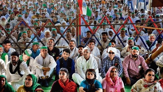 Farmers at the Ghazipur protest site during the ongoing agitation against the three farm bills. The protesters are sitting on one carriageway of the Delhi-Meerut Expressway.(Sakib Ali/HT Archive)