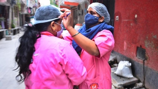 The ASHA workers have been directed to prepare a list of the migrant workers who have returned home and also to register their health conditions. (Raj K Raj / HT Photo) The ASHA workers have been directed to prepare a list of the migrant workers who have returned home and also to register their health conditions. (Raj K Raj / HT Photo)