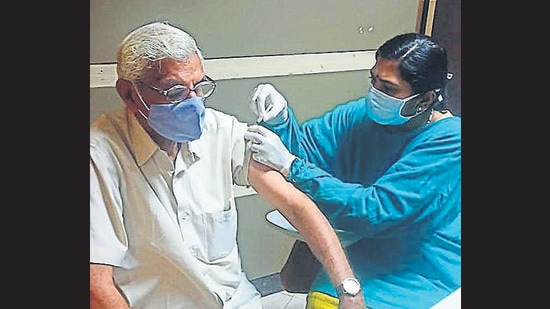 The surge has also pushed the number of active cases to 45,363. The state also reported 147 deaths last week even though the case fatality rate was below 1%. (Manoj Dhaka/HT) The surge has also pushed the number of active cases to 45,363. The state also reported 147 deaths last week even though the case fatality rate was below 1%. (Manoj Dhaka/HT)