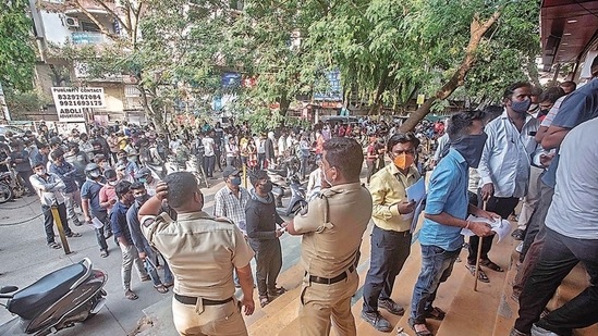 Punekars queue-up to buy the Remdesivir injection at a Chemists’ association outlet. (PRATHAM GOKHALE/HT FILE PHOTO) Punekars queue-up to buy the Remdesivir injection at a Chemists’ association outlet. (PRATHAM GOKHALE/HT FILE PHOTO)