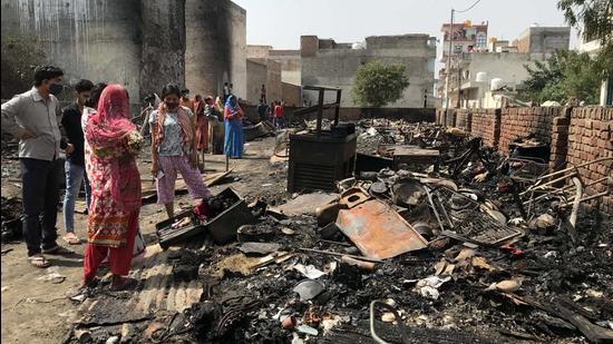 It took six fire tenders six hours to douse the fire in a sanitiser company in Thane. Representative photo It took six fire tenders six hours to douse the fire in a sanitiser company in Thane. Representative photo