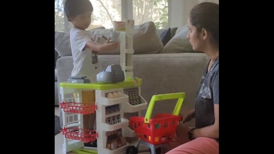 The image shows Izhaan playing with Sania Mirza.(Instagram/@mirzasaniar) The image shows Izhaan playing with Sania Mirza.(Instagram/@mirzasaniar)