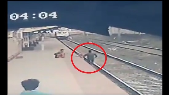 The image is a screengrab from the clip showing Mayur Shelke saving the child.(Instagram/@IRTSAssociation) The image is a screengrab from the clip showing Mayur Shelke saving the child.(Instagram/@IRTSAssociation)