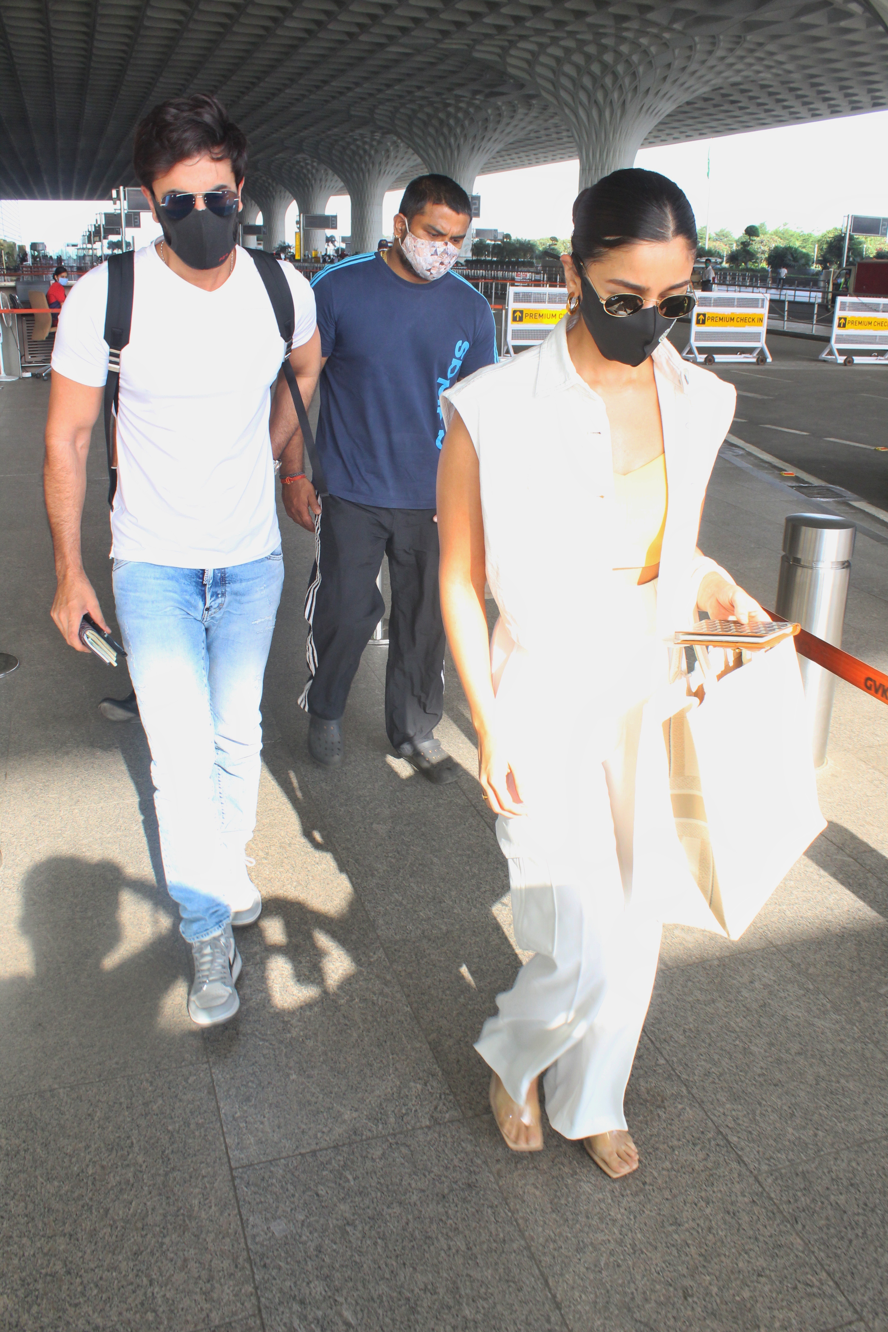 Alia Bhatt and Ranbir Kapoor's uber-cool airport style; jet-setting with  baby Raha for a