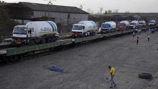 Empty tankers being loaded on a train wagon at the Kalamboli goods yard before being transported to collect liquid medical oxygen from other states, in Navi Mumbai on April 19. The metric comes at a time when the country’s health care system is weighed down by cases, in regions such as Maharashtra, Madhya Pradesh, Gujarat and Delhi, many of which have been reporting not only shortage of supplies such as oxygen tanks, but are also running out of ICU beds, and even space in morgues and funeral homes.(PTI)