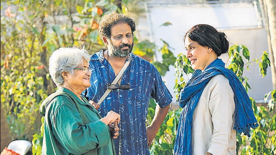 Sumitra Bhave, noted film director (in green) passed away on Monday. (HT FILE) Sumitra Bhave, noted film director (in green) passed away on Monday. (HT FILE)