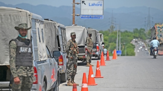 Security personnel stand guard on the Faizabad Bridge during a nationwide strike called by various groups to show solidarity with the Tehreek-e-Labbaik Pakistan (TLP) party. (AFP Photo ) Security personnel stand guard on the Faizabad Bridge during a nationwide strike called by various groups to show solidarity with the Tehreek-e-Labbaik Pakistan (TLP) party. (AFP Photo )
