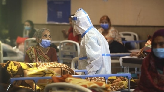The ministry of health and family welfare on Tuesday announced that India’s total active caseload has crossed the sombre milestone of 20 lakh.(AP) The ministry of health and family welfare on Tuesday announced that India’s total active caseload has crossed the sombre milestone of 20 lakh.(AP)