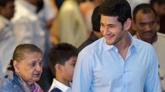 Mahesh Babu with his mom Indira Devi. Mahesh Babu with his mom Indira Devi.
