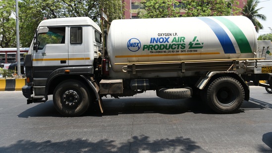 A truck transporting oxygen at Vashi in Navi Mumbai. (Bachchan Kumar/ HT Photo) A truck transporting oxygen at Vashi in Navi Mumbai. (Bachchan Kumar/ HT Photo)