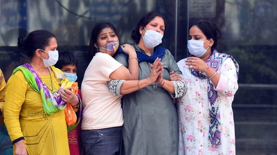 According to police control room (PCR) data, seen by Hindustan Times, the 112 number is getting over 500 calls every day for the past few days, and the police expect this to rise over the rest of the week. (Raj K Raj / HT Photo) According to police control room (PCR) data, seen by Hindustan Times, the 112 number is getting over 500 calls every day for the past few days, and the police expect this to rise over the rest of the week. (Raj K Raj / HT Photo)
