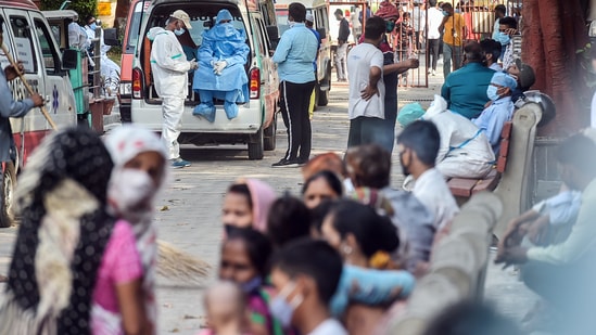 A total of 2,020 new deaths were reported due to Covid-19 on Tuesday, the highest ever, pushing the total number of people who have lost their lives to the disease to 182,591, according to HT’s dashboard.(PTI)