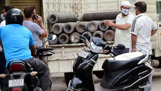 People enquire about availability of cylinders of medical oxygen, required for treatment of critical Covid-19 patients, in New Delhi on Wednesday.(PTI Photo) People enquire about availability of cylinders of medical oxygen, required for treatment of critical Covid-19 patients, in New Delhi on Wednesday.(PTI Photo)