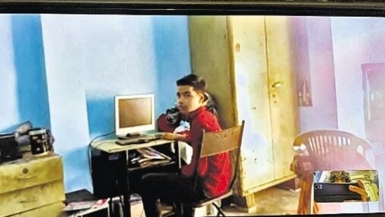 The family only has one smartphone and it has to be shared between the tea stall owner and his two sons.
