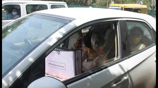 The woman was on her way to get married at the Sector-8 gurdwara, when cops spotted her without a mask. (HT Photo)